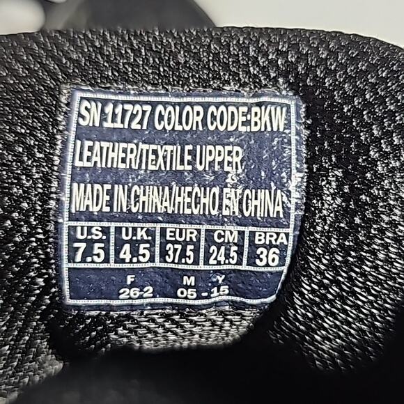 Skechers Womens Sz 7.5 Ultra-Light Flex Soles Black Sneakers Memory Foam - Picture 3 of 13